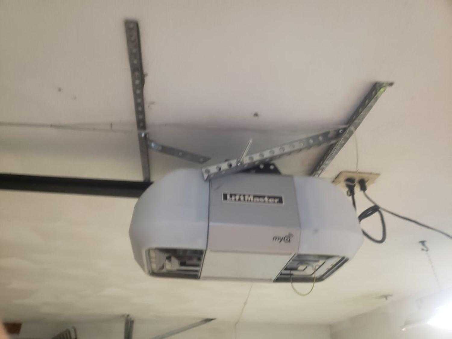 Garage Door Maintenance 30th Ave, East Moline, IL